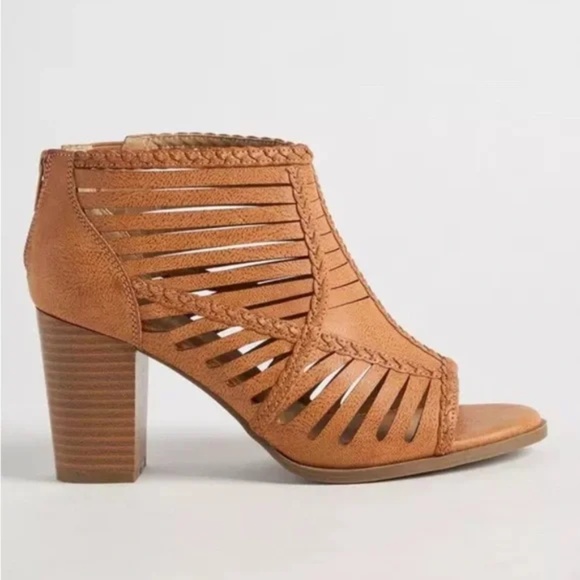 Torrid Caged Block Heeled Bootie NWT Size 10.5W - Picture 2 of 5